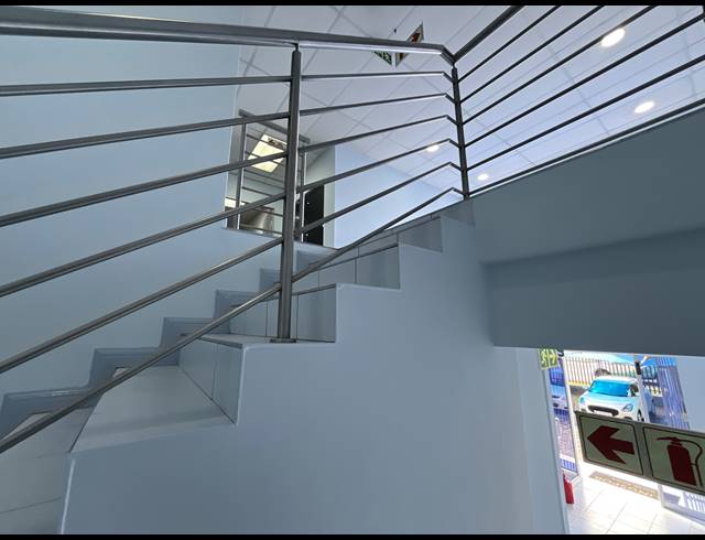 3,302M² OFFICE TO LET IN SPARTAN